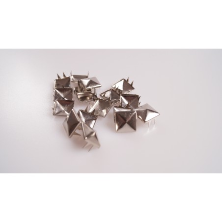 cwieki-piramida-12mm-srebrne