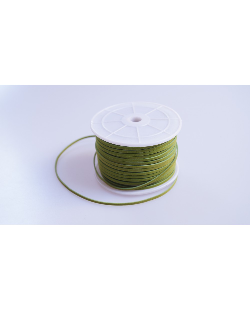 sznurek-rzemien-zamszowy-3mm-w-kolorze-zielonym