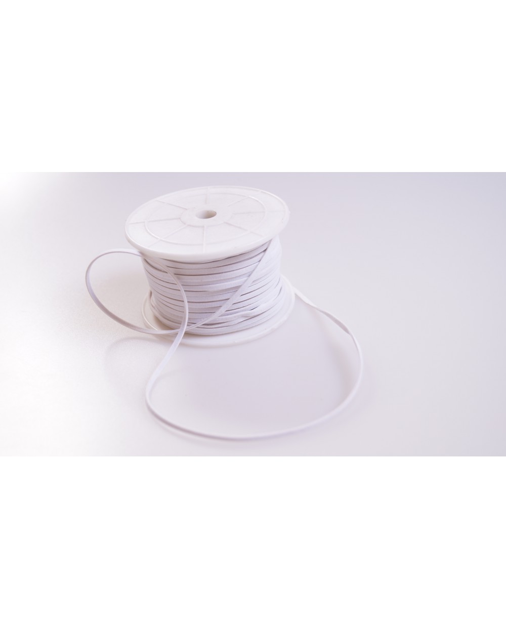 sznurek-rzemien-zamszowy-3mm-w-kolorze-bialy
