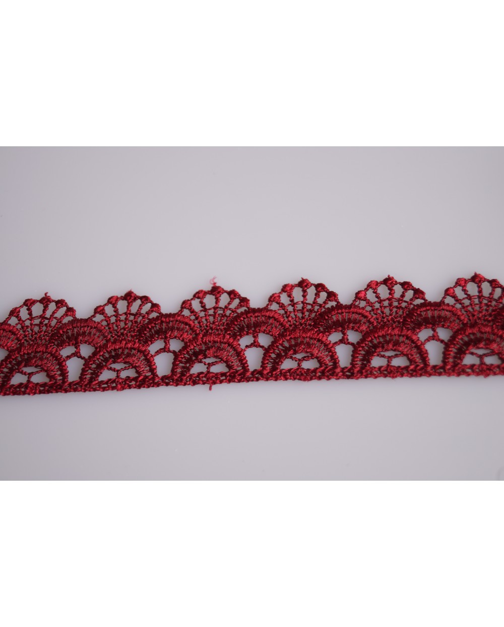 koronka-syntetyczna-gipiura-30mm-bordowa-